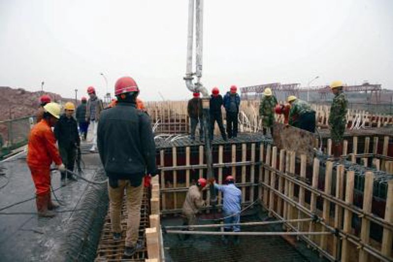 上海的建筑工地为何如此壮观？——揭秘施工流程与安全措施
